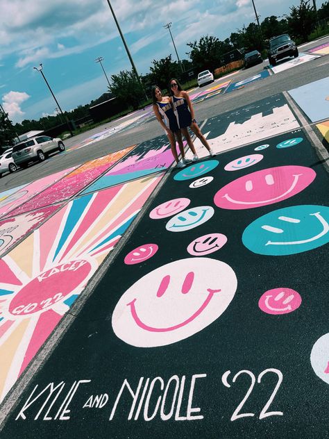 Easy Parking Spot Painting Ideas, Cute Parking Spot Painting Ideas, Parking Spot Painting Ideas, Highschool Parking Spot Ideas, Painted Parking Spaces Ideas, Senior Year Diy, Parking Lot Painting, Senior Year Things, Senior Year Fun