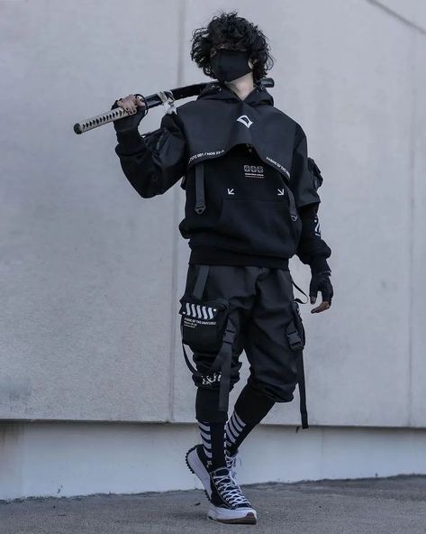 Darkwear 🖤 Techwear no Instagram: “☝️ Check Our Clothing Link In Bio 🔗🔥 . . Credit: @kevin_monroy1502 🖤” Futuristic Outfit Men, Cyberpunk Aesthetic Outfit, Cyberpunk Street, Cyberpunk Streetwear, Casual Techwear, Techwear Men, Tech Outfit, Samurai Clothing, Cyberpunk Outfit