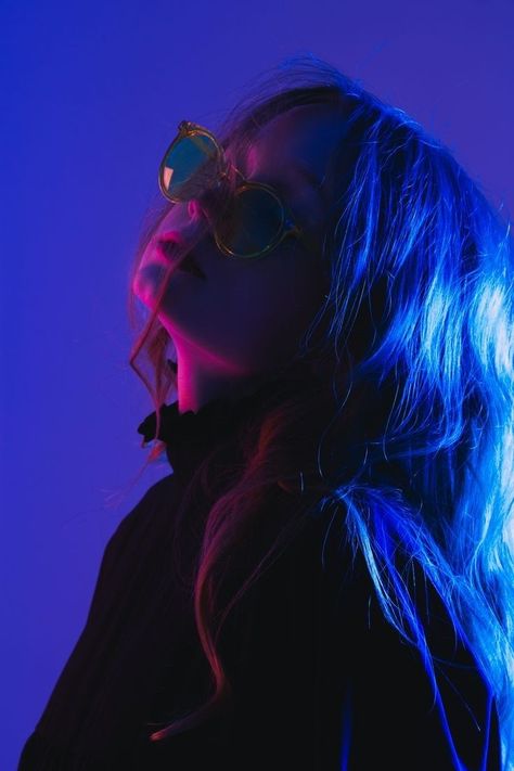 Blue And Purple Photography, Neon Photoshoot Ideas At Home, Purple Light Photoshoot, Led Light Photoshoot Aesthetic, Home Portrait Ideas, Neon Portrait Photography, Self Portrait Photography Poses, Photoshoot Lights, Neon Photoshoot