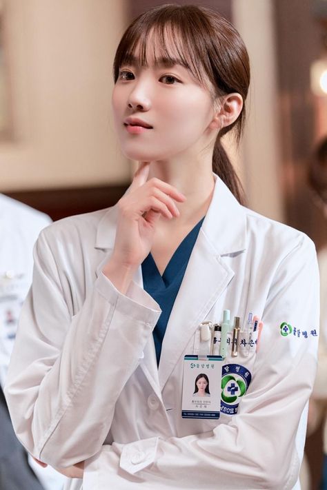 Lee Sung Kyung Doctors, Dr Romantic, Romantic Doctor Teacher Kim, Dr. Romantic, Romantic Series, Medical Photography, Korean Couple Photoshoot, Aesthetic Doctor, Medical Pictures