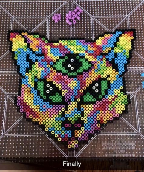 Festival Perler, Lsdream Perler Pattern, Trippy Pixel Art, Perler Bead Patterns Edm, Perler Ideas Rave, Edm Perler Bead Patterns, Rave Perler Ideas, Trippy Perler Beads, Perler Patterns Trippy