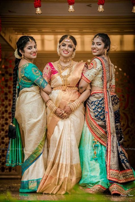 Marriage Sister Poses, Bridal Poses With Friends, Bride With Friends Poses, Bride Group Poses, Candit Photo Poses, Baby Shower Group Photo, Baby Shower Poses With Friends, Bride Friends Photography, Pellikuthuru Poses