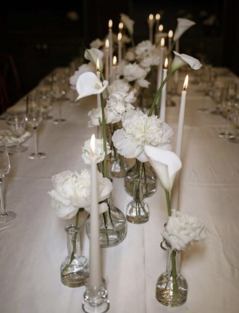 White Flowers And Candles Wedding Decor, Modern Minimal Centerpiece, White Flower Tablescape, Bridal Table Set Up, Rose Petal Wedding Table Decor, Modern Minimal Wedding Flowers, European Themed Wedding, Minimal Wedding Table Setting, Minimal Flowers Wedding