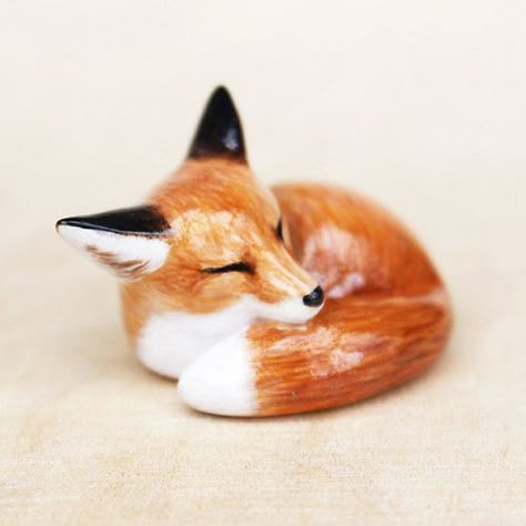 Small Animal Sculptures, Ceramic Fox Sculpture, Small Clay Animals, Clay Fox, Fuchs Baby, Diy Keramik, Fox Figurine, Clay Bird, Trend Clothes