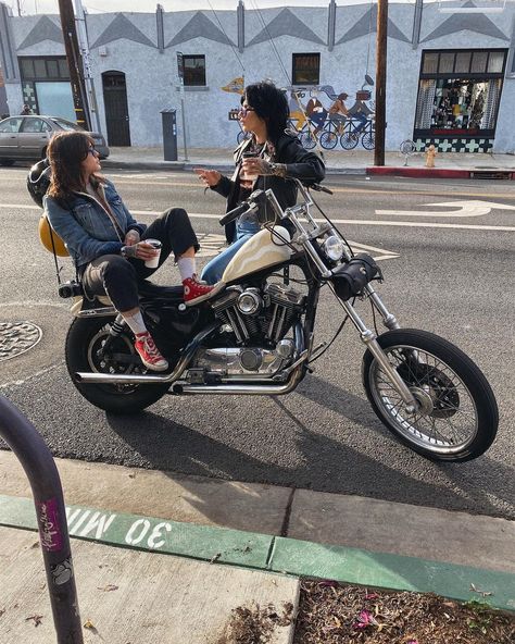 Chopper Motorcycle Aesthetic, Bike Mirror, Biker Aesthetic, Rock N Roll Style, Biker Life, Motorcycle Women, Custom Paint Jobs, Riding Motorcycle, Motorcycle Style