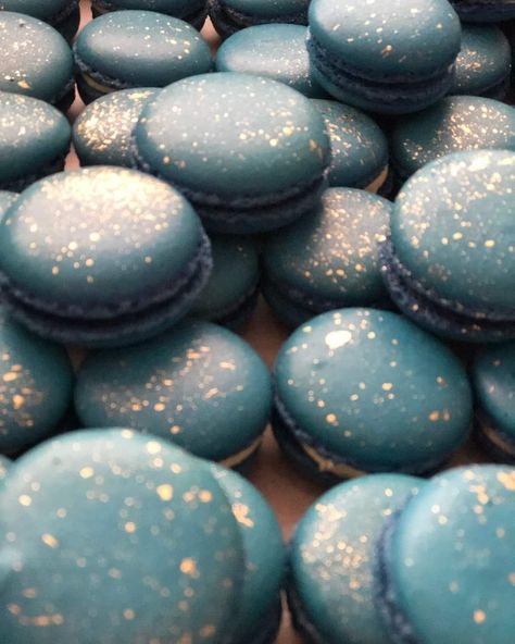 Macaroons Wedding, Le Macaron, Starry Night Wedding, Night Wedding, Gold Dust, Pastry Cake, Navy Gold, Wedding Night, Macaroons