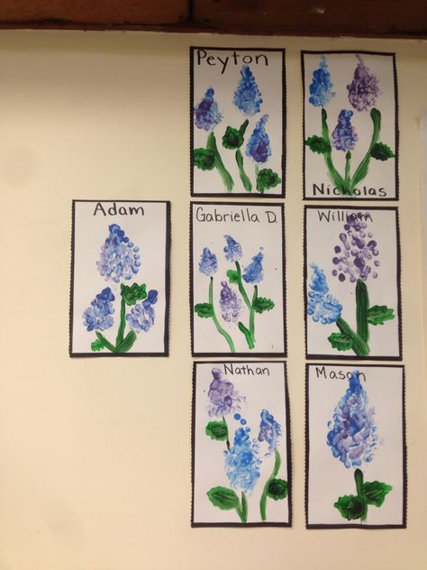 Fingerprint lilacs. Preschool children observed real lilacs and fingerprinted their own lilac. Lilac Crafts For Kids, Preschool Plants, Toddler Projects, Lilac Painting, Fingerprint Art, Mothers Day Crafts For Kids, Daycare Crafts, English Worksheets, Toddler Art