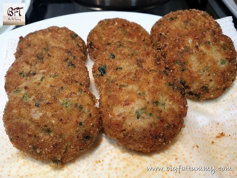 Raw Mince Chicken Cutlets Recipe - BFT .. for the love of Food. Chicken Cutlet Recipes Indian, Parsi Recipes, Nepalese Food, Goan Food, Secret Kitchen, Asian Meatballs, Chicken Cutlet Recipes, Pakistani Dishes, Meatballs And Rice