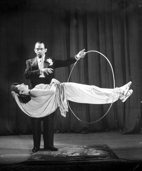 Magic Illusions, Dark Circus, Circus Performers, Night Circus, Steampunk Wedding, Figure Poses, Vintage Circus, Vintage Photographs, Vintage Images