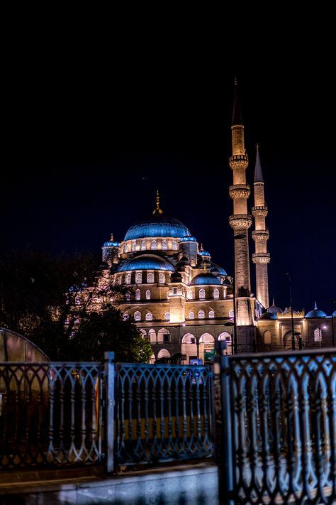 Blue mosque in the night. If you like this, don't forget to follow instagram page for supporting. Thank you 🙏🏻 #mosque #blue #night #photography #nightwalk # inspiration #discover Istanbul Night, Blue Mosque Istanbul, Decent Wallpapers, Blue Mosque, 500 Followers, Blue Night, Follow Instagram, Instagram Page, Blue Wallpapers