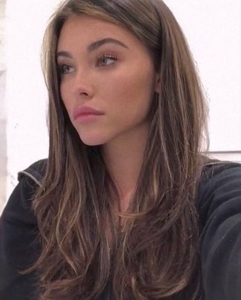 Madison Beer Hair Highlights, Madison Beer Haircut, Madison Beer Hair, Brown Hair Inspo, Brown Hair Balayage, Brown Blonde Hair, Hair Inspiration Color, Madison Beer, Hair Inspo Color