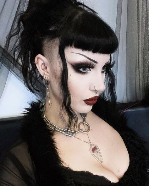 90s Vampire, Vampire Hair, Goth Eye Makeup, Club Makeup, Punk Makeup, Alt Makeup, Goth Hair, Pastel Goth Fashion, Alternative Makeup