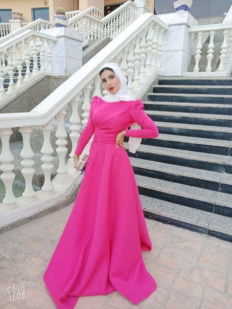 Soiree Dresses For Hijab, Evening Dresses Elegant Classy, Hot Pink Satin Dress, Aline Dresses, Hijabi Dresses, Hijab Dress Party, Pink Satin Dress, Hijab Wedding, Simple Bridesmaid Dresses