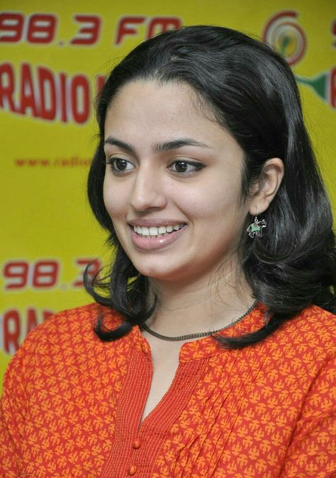 Malavika Nair Malavika Nair, Shoe Websites, Hollywood Heroines, Oscar Dresses, Online Shopping Shoes, English Actresses, Actress Photos, Model Photos, Bollywood Actress