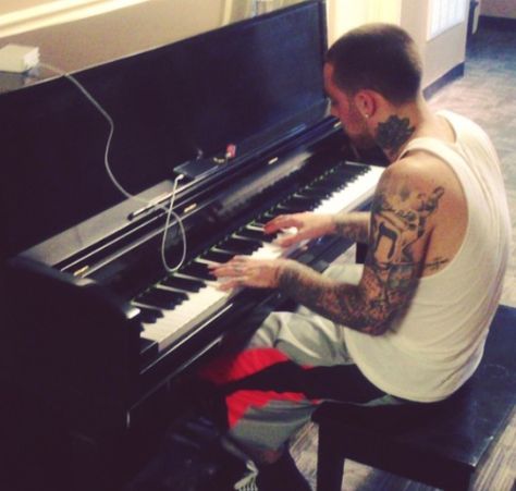 Mac Miller Mac Miller Piano, Playing The Piano, Artsy Pictures, Love U Forever, Mac Miller, The Piano, Piano, Mac