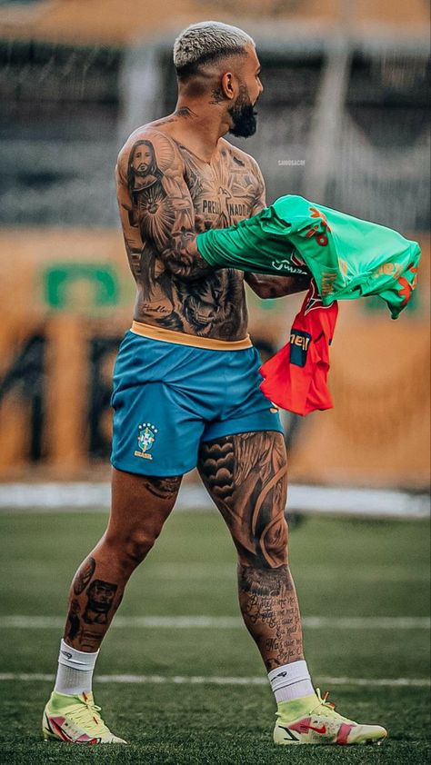 Rugby Tattoo, Soccer Tattoos, Bleached Hair Men, Tattoo Pierna, Tato Flash, Tattoo Ideas Males, Black Men Tattoos, Football Tattoo, Tatted Men