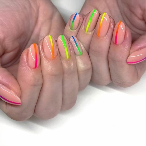 Neon Pigments Nails, Neon Powder Nail Art Designs, Neon Gradient Nails, Neon Pigment Nail Designs, Neon Design Nails, Neon Powder Nails, Neon Pigment Nail Art, Neon Pigment Nails, Neon Abstract Nails