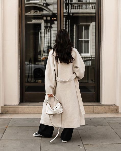 Other Stories Coat, My Colour Palette, Pernille Teisbaek, Colour Trends, Chic Sneakers, Fitted Coat, Long Coats, Pretty Blouses, Influencers Fashion