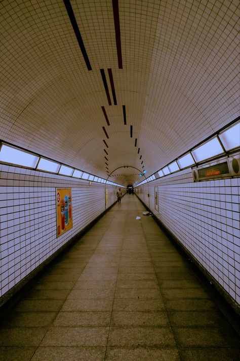 jackson station blue line babyyy #chicago #cta #subway Film Moodboard, Chicago Metro, Chicago Aesthetic, Things To Do In Chicago, Midwest Emo, Photoshop Ideas, Red Line, A Pic, The Train