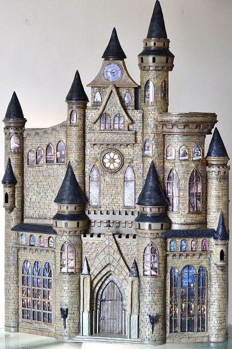 Learn how I made this easy Diy harry potter hogwarts castle! Diy Hogwarts Castle, Home Craft Ideas, Harry Potter Mermaid, Lighting House, Harry Potter Castle, Bread Design, Hogwarts Great Hall, Harry Potter 3d, Harry Potter Props