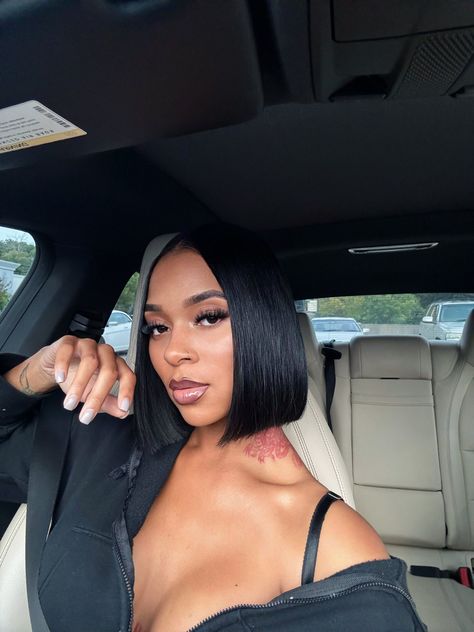 Short Middle Part Bob, Short Middle Part, Middle Part Bob, Hair Expo, Hairstyles Bob, Straight Bundles, Dope Hairstyles, Hair Laid, Ponytail Styles