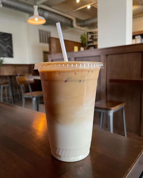 Caramel Drink, Caramel Drinks, Café Aesthetic, Exfoliating Sponge, Coffee Aesthetics, Coffee Obsession, Ice Coffee, Starbucks Recipes, Coffee Aesthetic