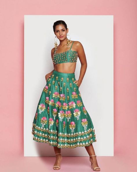 Gorgeous And Trendy Short Lehengas For Mehendi Ceremony Stylish Lehenga Designs, Short Lehenga, Mehendi Outfits For Bride, Lotus Motifs, Pink Shells, Mehndi Outfit, Mehendi Outfit, Mehendi Outfits, Tie Dye Fashion