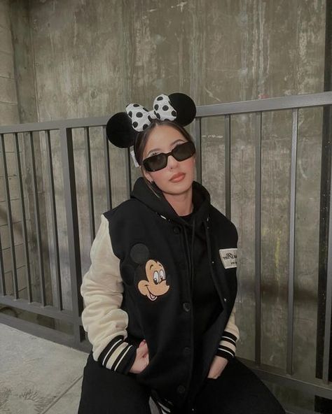 Disney Varsity Jacket Outfit, Disney Varsity Jacket, Park Fits, Oversized Denim Jacket Outfit, Disney Outfits Women, Disney Fits, Winter Jacket Outfits, Varsity Jacket Outfit, Outfit Aesthetics