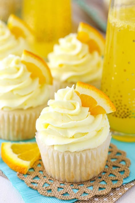 Mimosa Cupcakes, Oreo Cake Pops, Delicious Cupcakes Recipes, Boozy Cupcakes, Savory Cakes, New Year's Desserts, Fun Cupcake Recipes, Orange Cupcakes, Tiramisu Dessert