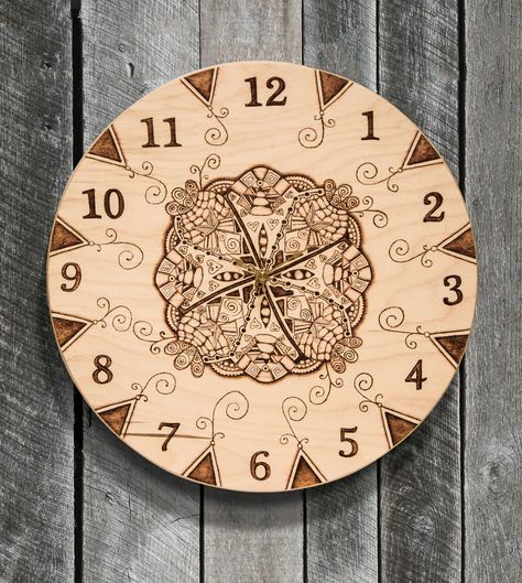 Practice your pen strokes and shading with this pyro-tangle wall clock in Pyrography Spring 2016. Order a copy of Pyrography Spring 2016 at http://woodcarvingillustrated.com/blog/the-spring-2016-pyrography-special-issue-is-available-now/ Pyrography Designs, Wood Burn Designs, Pyrography Patterns, Woodburning Projects, Pyrography Art, Wood Burning Crafts, Wood Burning Patterns, Wood Carving Patterns, Clock Art