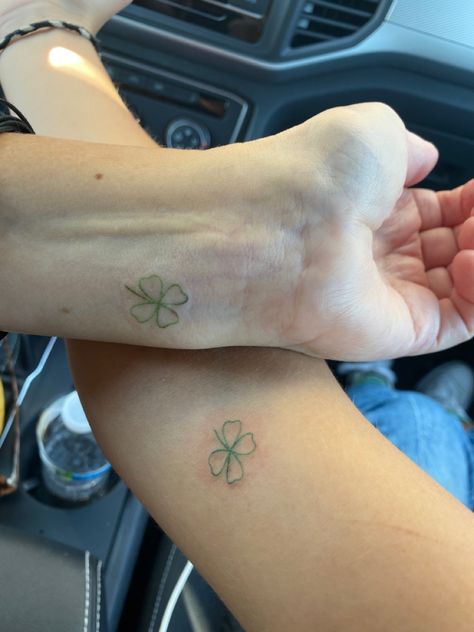 4 Left Clover Tattoo, Matching Clover Tattoos, Clover Tattoo Placement, 3 Matching Tattoos, Tattoos For Family, Cute Wrist Tattoos, 4 Leaf Clover Tattoo, Tattoo Ideas Matching, Aesthetic Tattoo Ideas