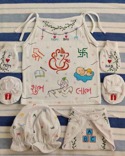 Chatthi Ceremony Clothes, Chhathi Godadi, Chathi Clothes Baby, Baby Rumal, Baby Crafts Diy, Baby Boy Newborn Pictures, Easy Rangoli Designs Videos, Baby Applique, Baby Shower Deco