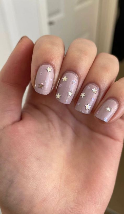 star nails, starburst nails, nail trends, starburst acrylic nails, star nails design, star nails y2k, nail art with stars Square Star Nails, Nail Art With Stars, Star Nails Design, Star Nails Y2k, Starburst Nails, Y2k Nail Art, Nails Plain, Star Simple, Nails Star