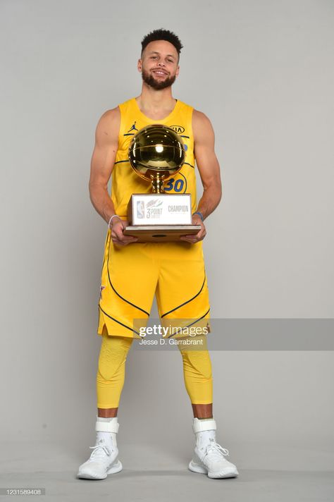 News Photo : Stephen Curry of the Golden State Warriors poses... Nba Wallpapers Stephen Curry, Stephen Curry Photos, Michael Jordan Art, Curry Pictures, Curry Wallpaper, Curry Nba, Stephen Curry Pictures, Mtn Dew, Nba Stephen Curry