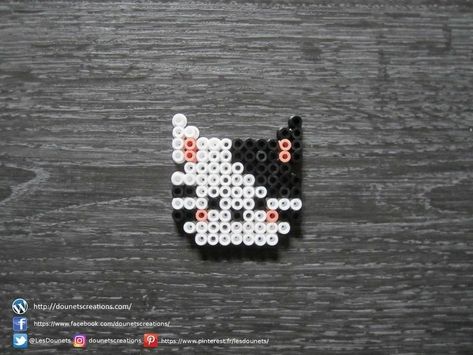 Perler Beads Marvel, Marvel Perler Beads, Small Perler Beads, Perler Beads Mini, Cat Perler Beads, Hama Beads Jewelry, Hama Mini, Hamma Beads Ideas, Black White Cat