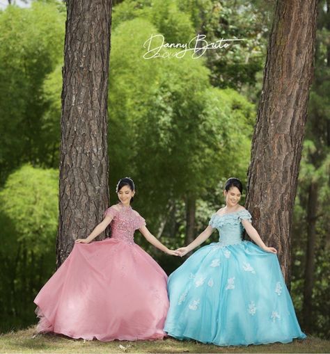 Twins Quinceanera Ideas, Twin Quinceanera Ideas, Quinceanera Photos, Quince Picture Ideas, Quince Photoshoot Ideas, Quince Photoshoot, Quince Pictures, Quinceanera Pictures, Twins Posing