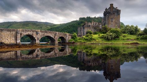 Scotland Wallpaper, Eilean Donan Castle, Scotland Landscape, Eilean Donan, Panoramic Photography, Film Posters Vintage, Scottish Castles, Scotland Uk, Beautiful Castles