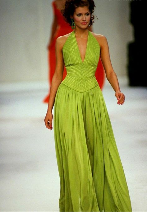 Runway Gowns, 90s Runway Fashion, Runway Fashion Couture, Early 2000s Fashion, Glam Dresses, Mode Inspo, Red Carpet Dresses, Early 2000s, Fancy Dresses