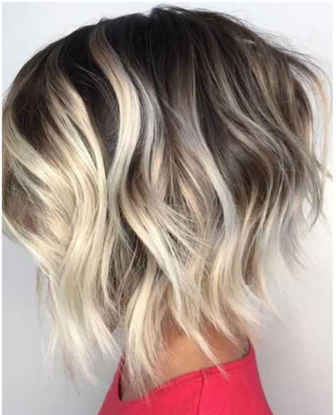 Wavy Angled Bob, Blonde Bob Haircut, Kadeřnické Trendy, Blond Balayage, Thick Wavy Hair, Wavy Bob Hairstyles, Choppy Bob Hairstyles, Wavy Bob, Angled Bob