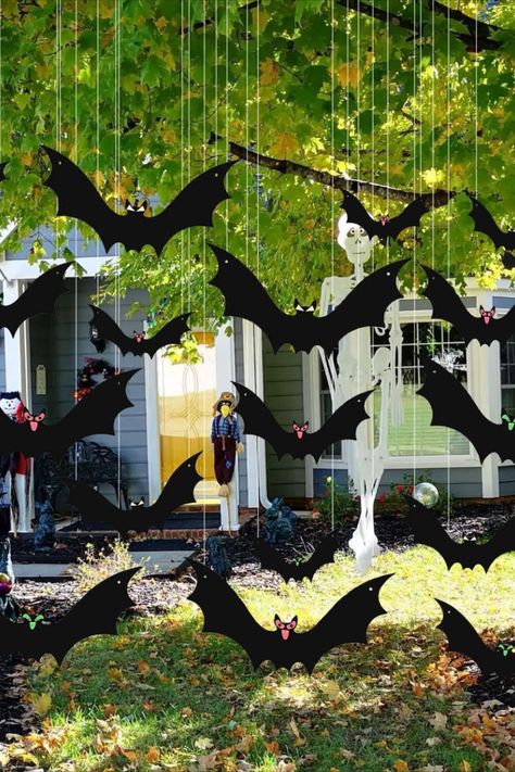 18 PCS Hanging Bats Halloween Decoration Outside,Large Flying Plastic Halloween Bats Outdoor Decor, Creepy Atmosphere, Hanging Bats, Pelottava Halloween, Outside Halloween Decorations, Halloween Tree Decorations, Halloween Outdoor Decoration, Halloween Yard Signs, Halloween Hanging Decorations, Bat Decorations