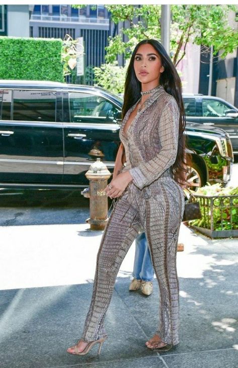 Kardashian Style Casual, Estilo Kim Kardashian, Trip To Nyc, Kim Kardashian Outfits, Kim K Style, Kardashian Outfit, Kim Kardashian Style, Spider Girl, She Left