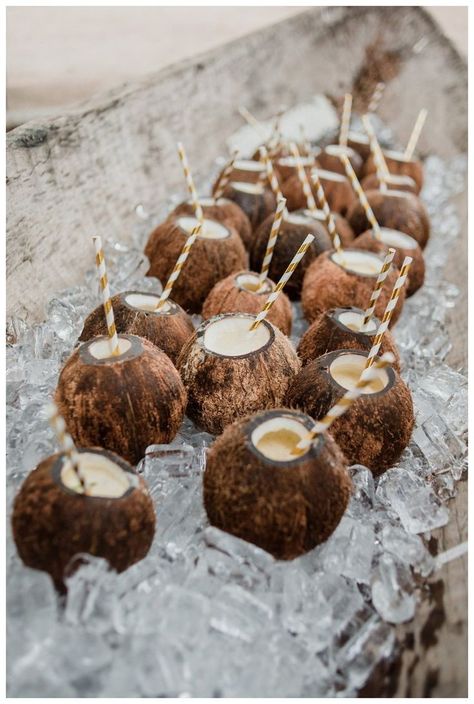 Beach Wedding Decorations Reception, Tamarindo Costa Rica, Coconut Drinks, Tulum Wedding, Beach Wedding Inspiration, Inexpensive Wedding, Beach Wedding Favors, Tamarindo, Nightlife Travel