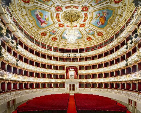 Italian Opera, Houses Around The World, Architecture Ceiling, Reggio Emilia Italy, Las Vegas Airport, Theater Architecture, Radio Usa, Raindrops And Roses, A Night At The Opera