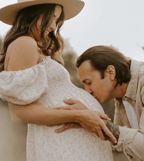 Jeans And Belly Maternity Photos, Couples Maternity Shoot Outside, Maternity Mood Board, Maternity Photo Shoot Ideas Field, Maternity Photography Outdoors Spring, Maternity Photography Poses Sitting, Maternity Pics With Flowers, Maternity Photos Garden, Maternity Photo Ideas With Toddler