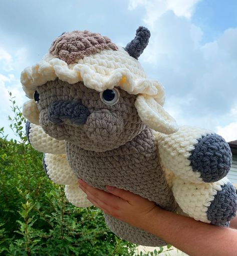 APPA!! Everyone’s favorite sky bison 🤍 I’m FINALLY posting him after having finished him a little while ago, and being busy. Thanks to my bf who I recruited to help me take some pictures because Appa is a BIG FELLA. Seriously though he’s basically just a big pillow and is the absolute cuddliesttt 😇 Now I need a Momo!! Pattern: CreationsMaddie (with some freehand modifications) Yarn: Bernat Blanket #crochetersofinstagram #atla #avatarthelastairbender #appa #appacrochet #plushie #appaplus... To My Bf, Sky Bison, Big Pillow, Bernat Blanket, Big Pillows, My Bf, Avatar The Last Airbender, Crochet Animals, Some Pictures