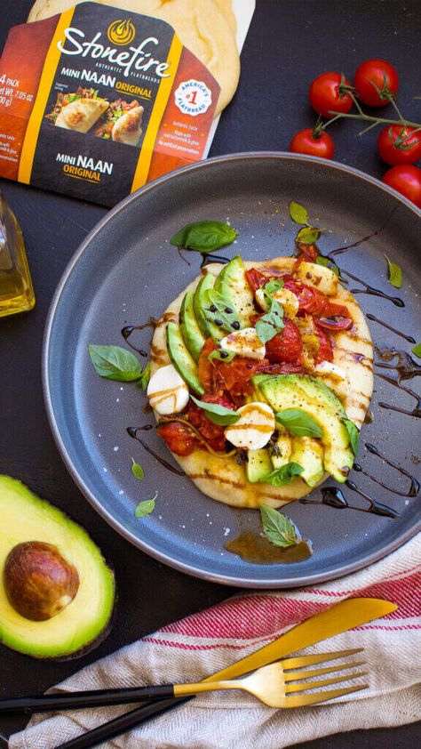 Breakfast Flatbreads: Kickstart Your Morning with These Tasty Ideas Using Stonefire® Naan – Stonefire Authentic Flatbreads Vegetarian Naan Recipes, Caprese Avocado Toast, Naan Breakfast, Healthy Caprese, Caprese Avocado, Mini Naan, Aesthetic Meals, Sandwich Vegetarian, Avocado Toast Breakfast