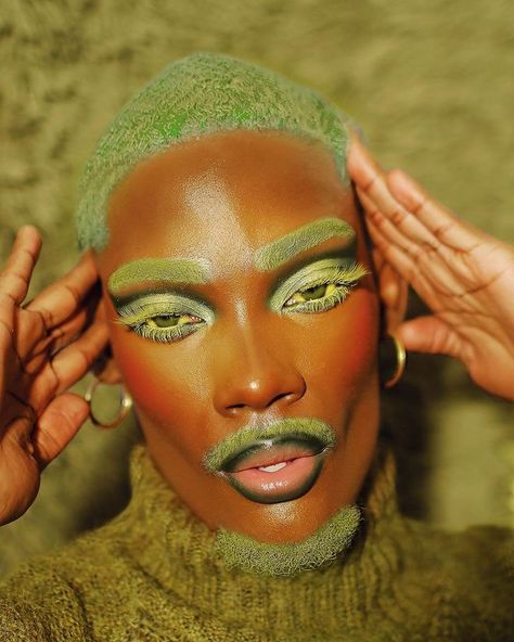 Boys Do It Too no Instagram: “Absolutely ravishing in green!💚 What's your favorite color to wear? Credit: @dylandavii . . . Follow @boysdoittoo for more✨ #makeup…” Brow Sculpt, Read The Room, Kesha Rose, Blurring Primer, It Makeup, Milk Moisturizer, Male Makeup, Edgy Makeup, Creative Makeup