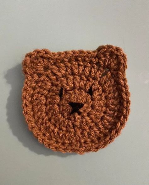 Crochet Simple Coaster, Crochet Bear Coasters Free Pattern, Crochet Coasters Animal, Frog Coaster Crochet, Coaster Crochet Ideas, Crochet Bear Coaster, Crochet Cow Coaster, Small Crochet Ideas Simple, Bear Coaster Crochet