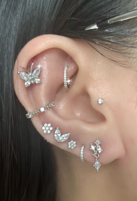 Persings Ear Cute, Earrings Full Ear, Ear Piercing Full Ear, Full Ear Of Piercings, Ear Piercing Ideas Full Ear, Full Ears Pierced, Full Ear Stack, Double Flat Ear Piercing, Ear Piercings Full Ear