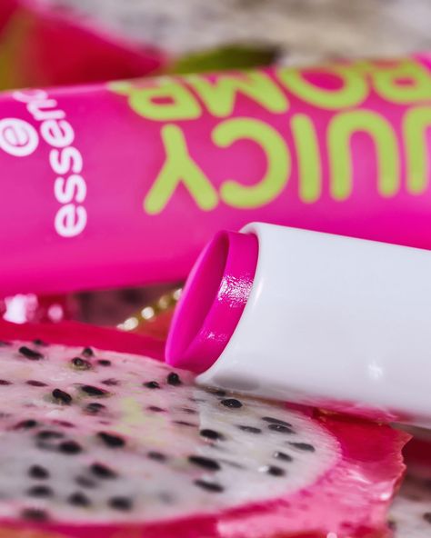 Where are all the dragon fruit lovers? 💕 The JUICY BOMB glossy butter balm in ‘Time To Pitaya’ gives your lips a fruity, plump shine – with a hint of pink and an irresistible dragon fruit scent! 🍉🥝 #makebeautyfun #essencecosmetics #juicybombglossybutterbalm #juicybomb #lipbalm #balm #pitaya #dragonfruit Essence Products, Juicy Bomb, Homemade Headbands, Dream Makeup, Essence Makeup, Fruit Scent, Essence Cosmetics, Make Beauty, Dragon Fruit